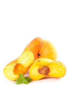 白底上放着切开的黄蟠桃,蔬菜水果,食品餐饮,摄影素材,汇图网