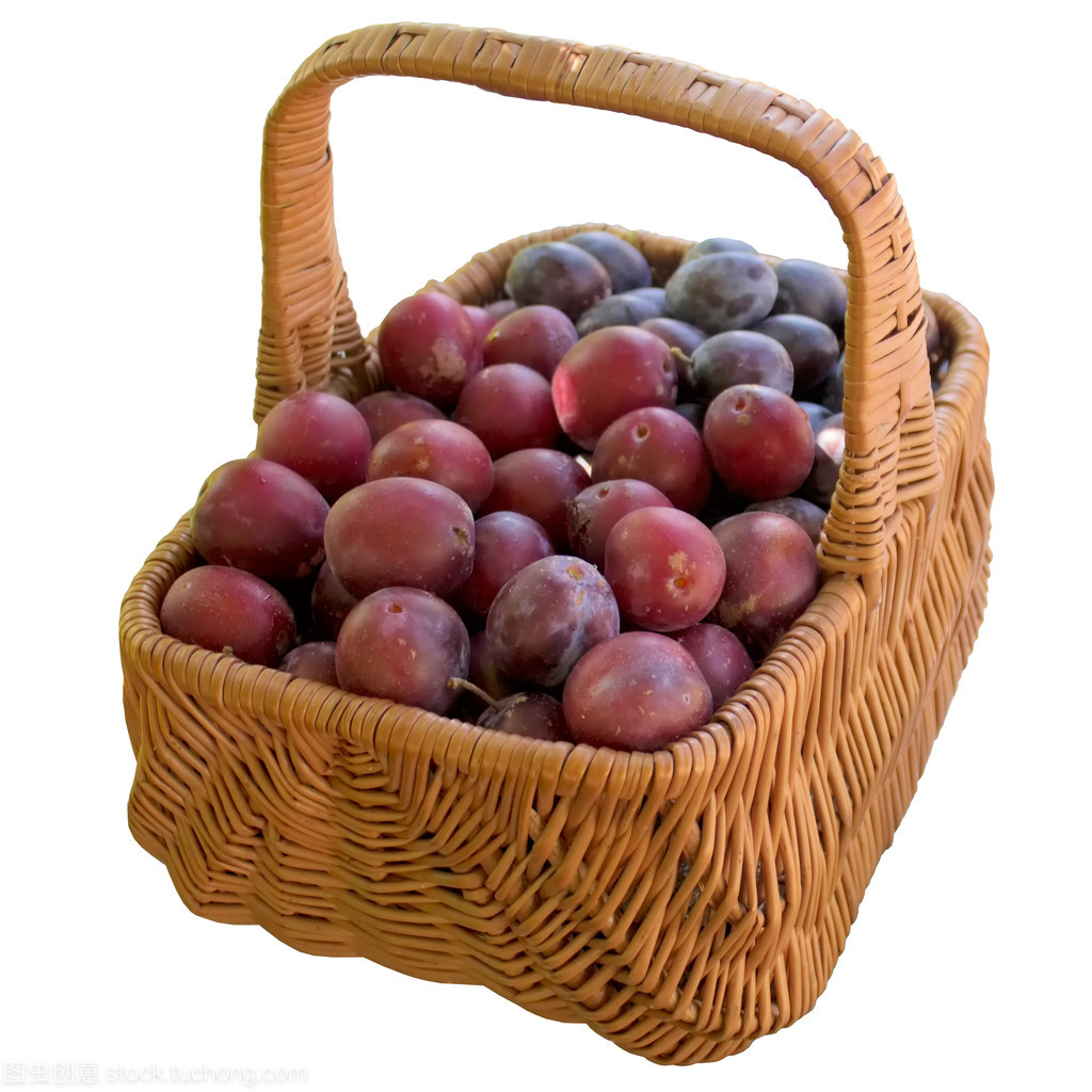 与新鲜梅子篮