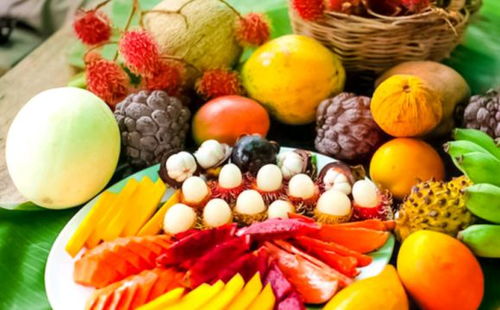 泰国大量水果囤积腐烂,只因摊上的一句中文标语,彻底激怒了我们