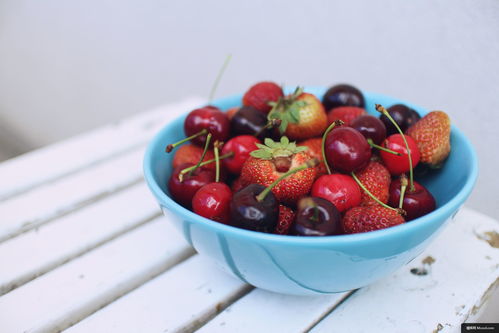 水果 碗水果 蓝色碗 浆果 樱桃 草莓 美食摄影图片图片壁纸 美食摄影图片图片壁纸