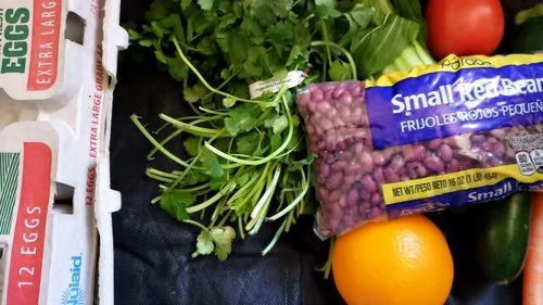 现在发放的食品,好像以蔬菜水果为主了,2021美国加州